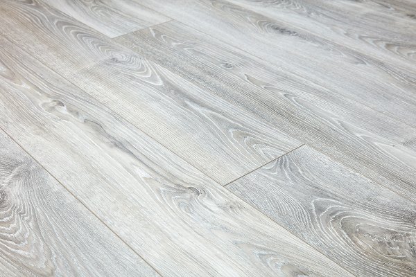 Classic Laminate Flooring Highland silver Oak Series Wood  £25.99Psqm -1015-71