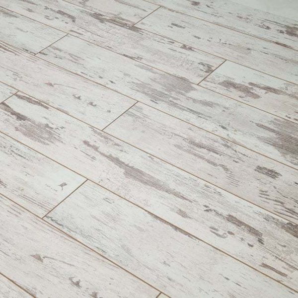 Royal European 8mm Distressed White Oak, Colours Leggiero Laminate Flooring White Distressed Oak Effect